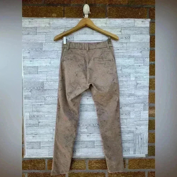 Bevy Flog dafna tan snake print joggers pants  size  24 - Picture 7 of 12